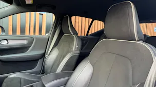 VOLVO XC40 B5 BENZIN MILD HYBRID AWD R-DESIGN ULTIMATE GEARTRONIC l 250 PS