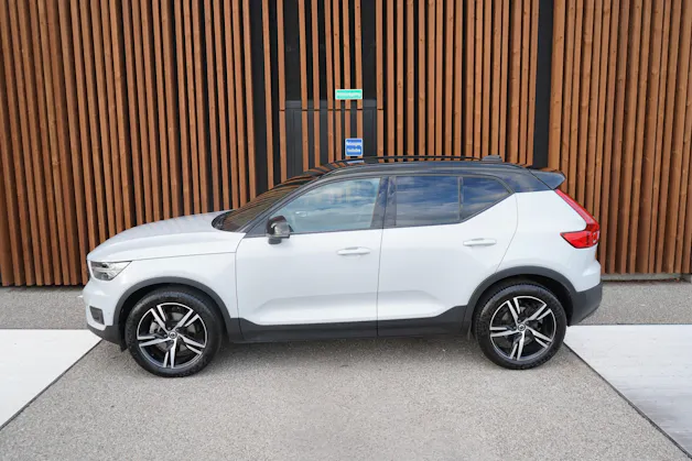 VOLVO XC40 B5 BENZIN MILD HYBRID AWD R-DESIGN ULTIMATE GEARTRONIC l 250 PS