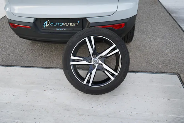 VOLVO XC40 B5 BENZIN MILD HYBRID AWD R-DESIGN ULTIMATE GEARTRONIC l 250 PS