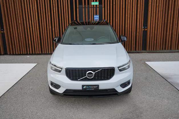 VOLVO XC40 B5 BENZIN MILD HYBRID AWD R-DESIGN ULTIMATE GEARTRONIC l 250 PS