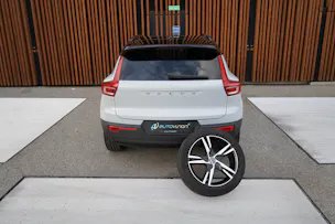 VOLVO XC40 B5 BENZIN MILD HYBRID AWD R-DESIGN ULTIMATE GEARTRONIC l 250 PS