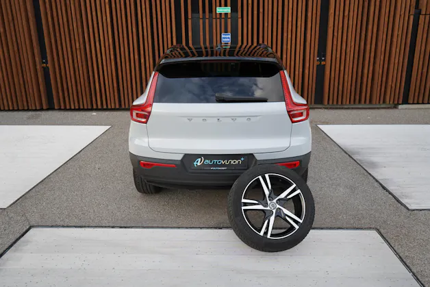 VOLVO XC40 B5 BENZIN MILD HYBRID AWD R-DESIGN ULTIMATE GEARTRONIC l 250 PS