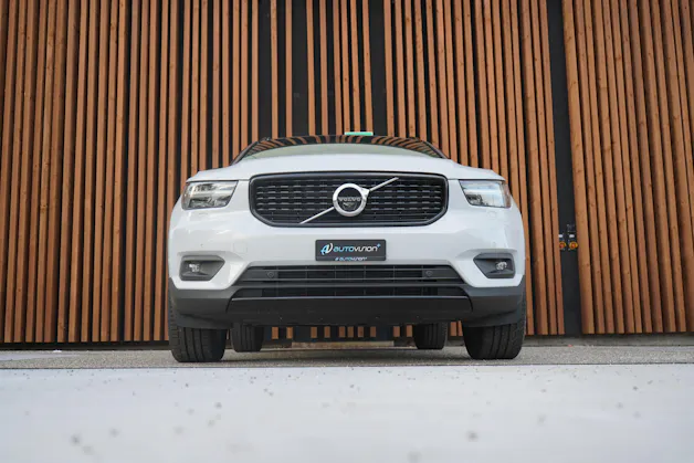 VOLVO XC40 B5 BENZIN MILD HYBRID AWD R-DESIGN ULTIMATE GEARTRONIC l 250 PS