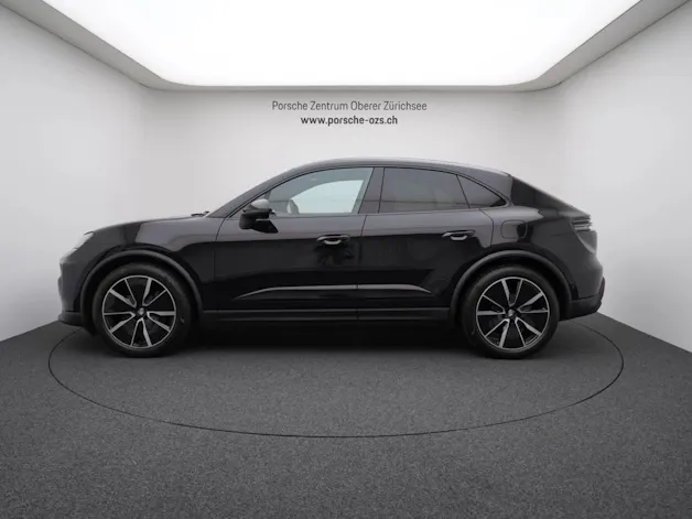 PORSCHE Macan 4