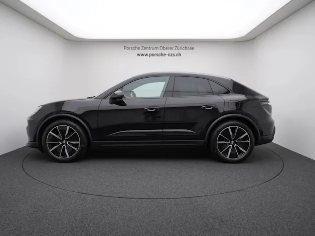 PORSCHE Macan 4