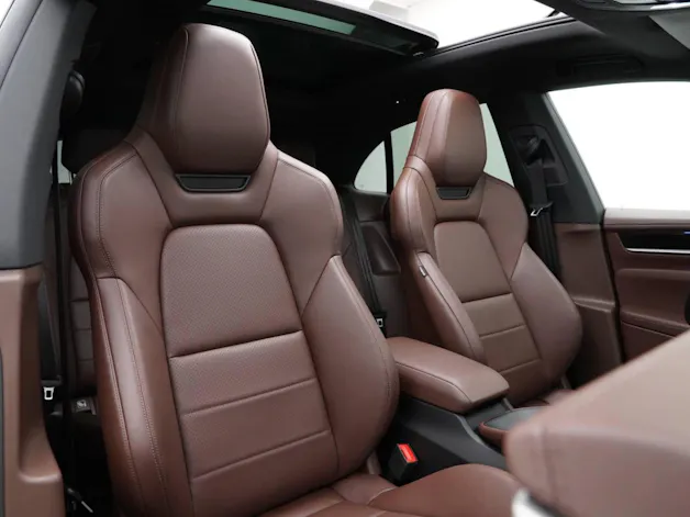 PORSCHE Macan 4