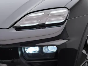 PORSCHE Macan 4