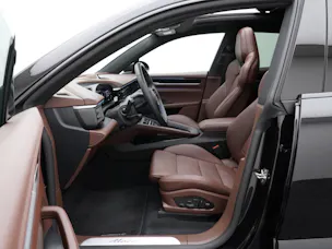 PORSCHE Macan 4