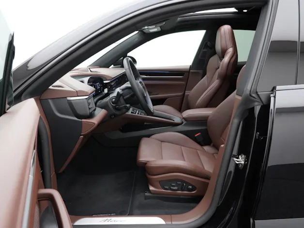 PORSCHE Macan 4