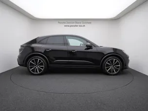 PORSCHE Macan 4