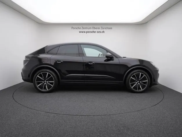 PORSCHE Macan 4