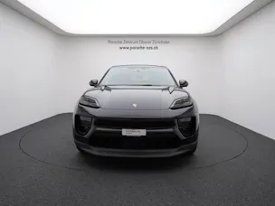 PORSCHE Macan 4