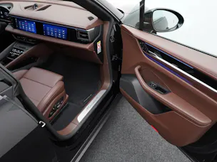 PORSCHE Macan 4