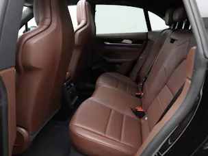 PORSCHE Macan 4