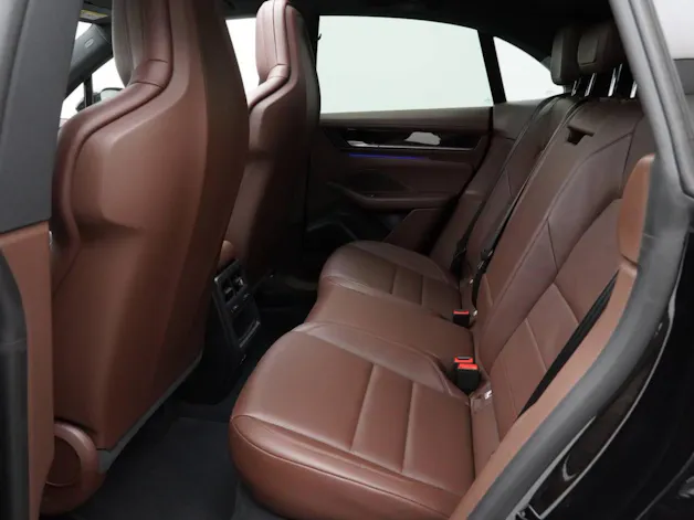PORSCHE Macan 4