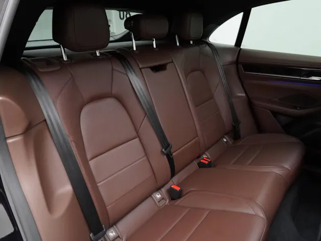 PORSCHE Macan 4