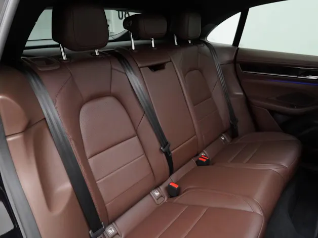 PORSCHE Macan 4
