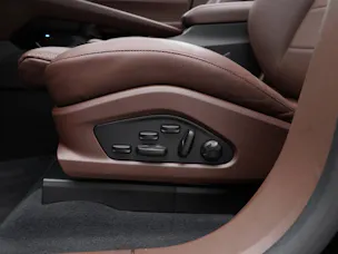 PORSCHE Macan 4