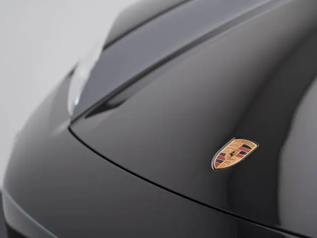 PORSCHE Macan 4