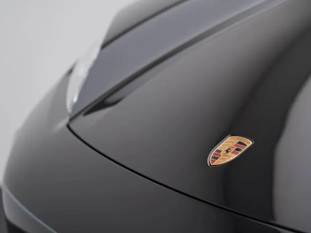 PORSCHE Macan 4
