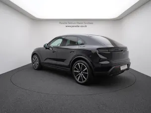 PORSCHE Macan 4