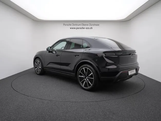 PORSCHE Macan 4