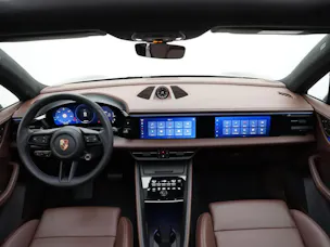 PORSCHE Macan 4
