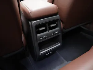 PORSCHE Macan 4