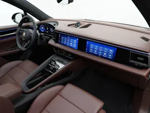 PORSCHE Macan 4