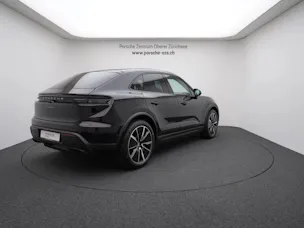 PORSCHE Macan 4