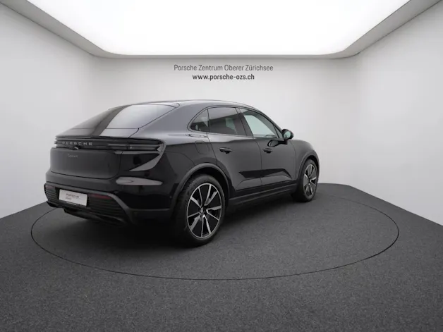 PORSCHE Macan 4