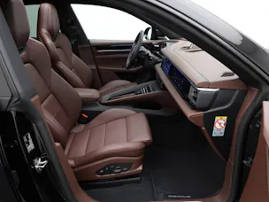 PORSCHE Macan 4