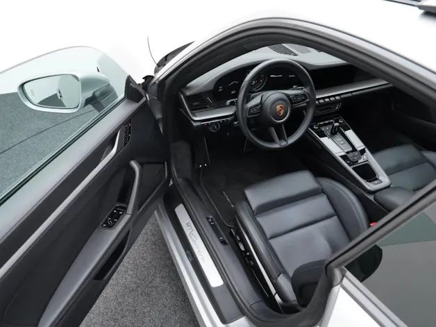 PORSCHE 911 Carrera