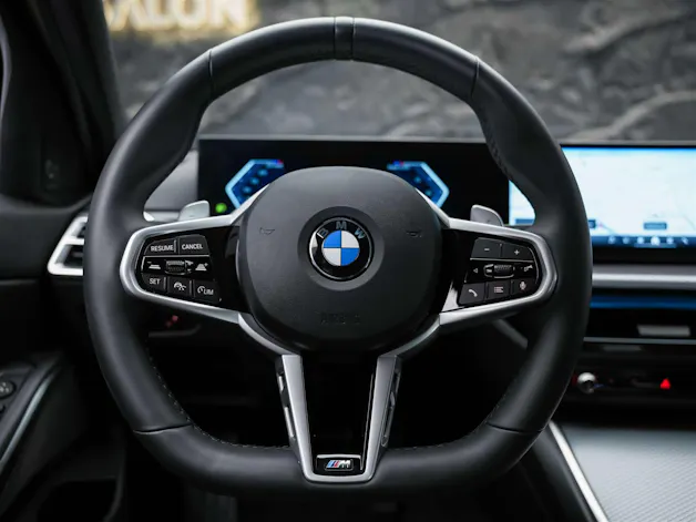 BMW 320i xDrive Steptronic M Sport Pro *ALL BLACK*Facelift*Werksgarantie*20" Felgen*Harman/Kardon*