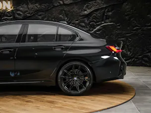BMW 320i xDrive Steptronic M Sport Pro *ALL BLACK*Facelift*Werksgarantie*20" Felgen*Harman/Kardon*