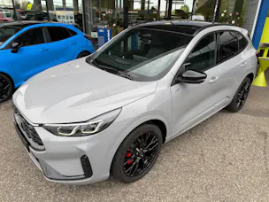 FORD Kuga 2.5 FHEV ST-Line X 4WD Shadow Edition