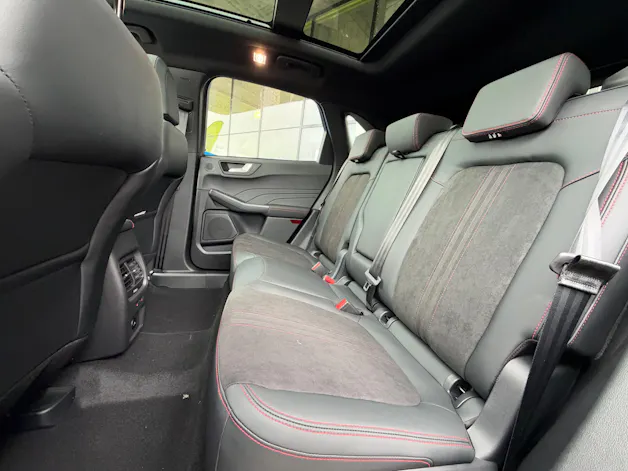 FORD Kuga 2.5 FHEV ST-Line X 4WD Coole grey matter Edition - VOLLE Hütte