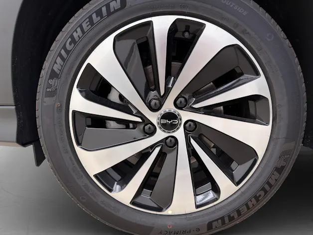 BYD Seal U DM-i Design AWD