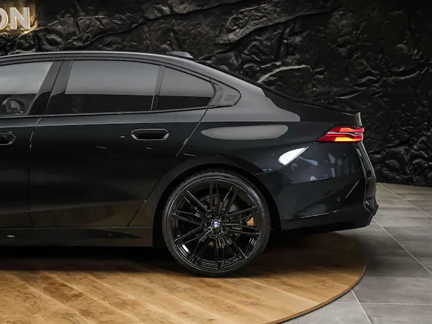 BMW 520i 48V M Sport Steptronic *ICONIC GLOW*Werksgarantie*21" Felgen*Sitzlüftung*