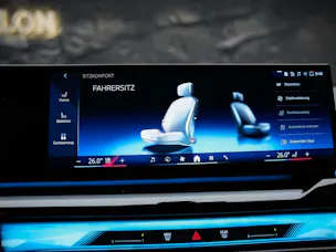 BMW 520i 48V M Sport Steptronic *ICONIC GLOW*Werksgarantie*21" Felgen*Sitzlüftung*