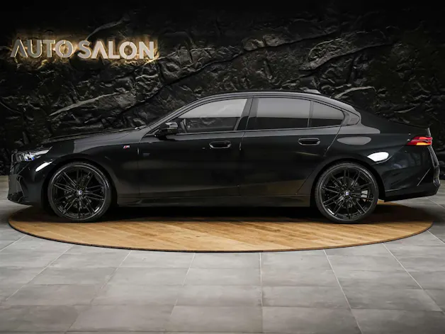 BMW 520i 48V M Sport Steptronic *ICONIC GLOW*Werksgarantie*21" Felgen*Sitzlüftung*