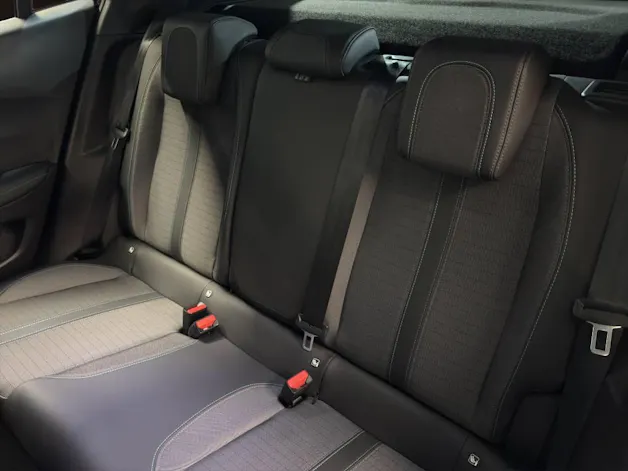 PEUGEOT 2008 1.2 PureTech Allure Pack EAT8