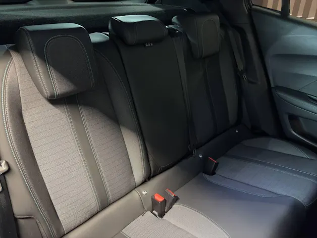 PEUGEOT 2008 1.2 PureTech Allure Pack EAT8