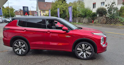 MITSUBISHI OUTLANDER 4