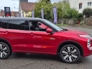 Mitsubishi Outlander PHEV Instyle KMU Helvetia
