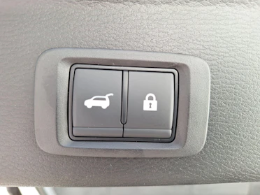 MITSUBISHI OUTLANDER 8
