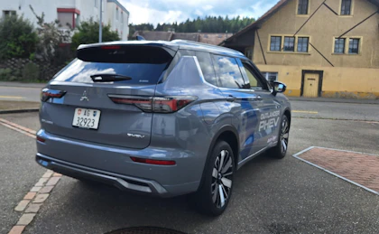 MITSUBISHI OUTLANDER 3