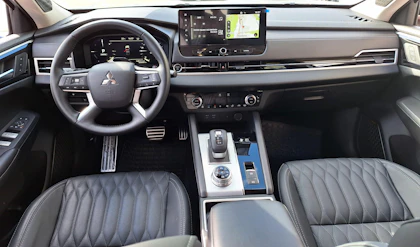 MITSUBISHI OUTLANDER 6