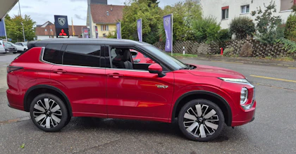 MITSUBISHI OUTLANDER 4