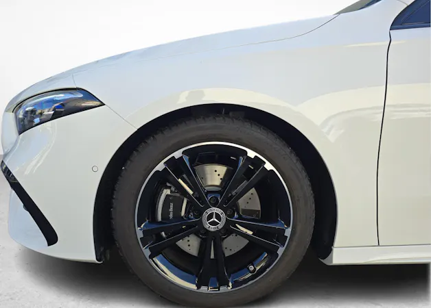MERCEDES-BENZ A 220 4MATIC AMG Line